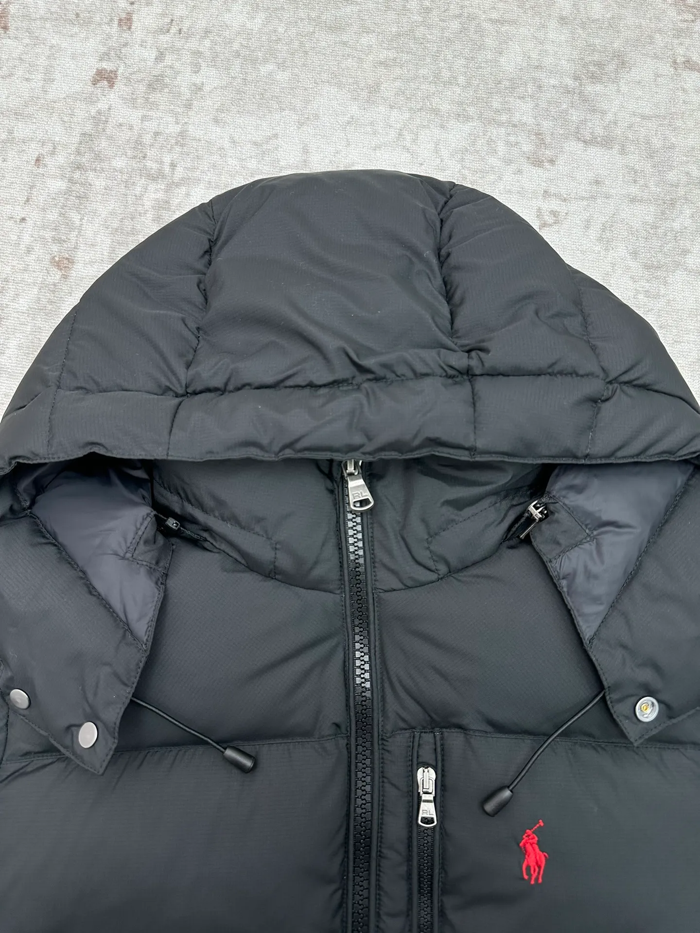 P1000 POLO 25ss new solid color embroidered hooded down jacket men's black high version code number: S.M.L.XL.XXL.